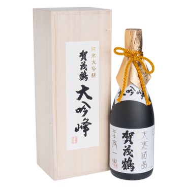 Kamotsuru - Junmai Daiginjo with Wooden box - 720ML